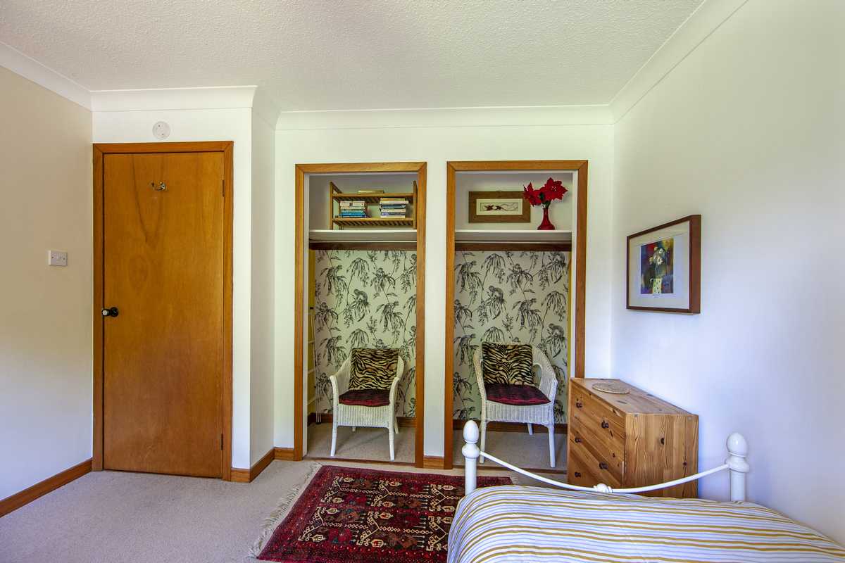 twin bedroom 2.jpg